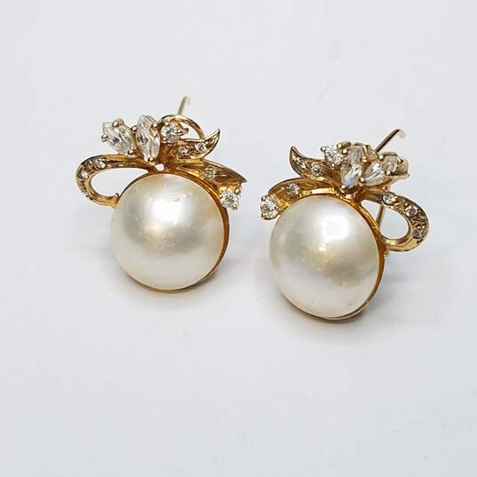 10K Gold FW Pearl Cubic Fw Pearl Cubic Zirconia Omega Back Earrings 6.5g image number 3