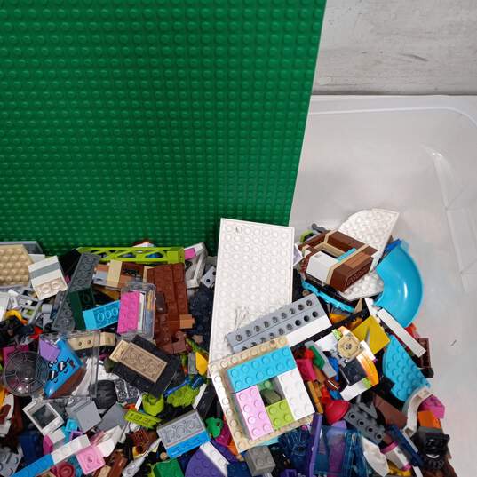 6.1lb Bulk of Assorted Lego Building Blocks and Pieces image number 2