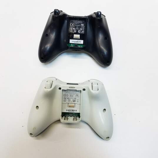Microsoft Xbox 360 controllers - Black & White image number 2