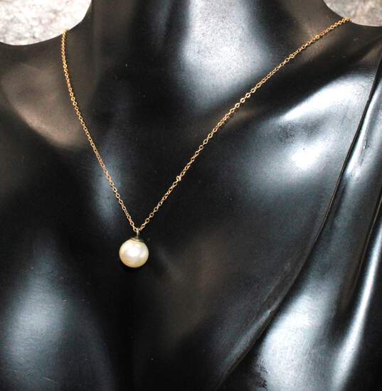 14K Yellow Gold Faux Pearl Pendant Necklace - 1.5g image number 2