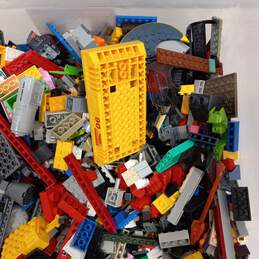 6.3 lbs of Assorted LEGO Building Bricks alternative image