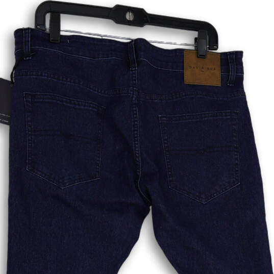NWT Womens Blue Denim Medium Wash Straight Leg Jeans Size 36W X 32L image number 4