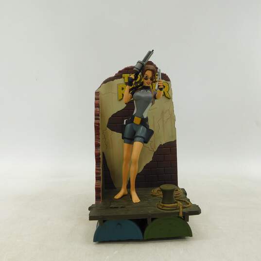 Sealed VTG Playmates Tomb Raider Lara Croft Combat Gear Figure & Wet Suit Statue image number 2