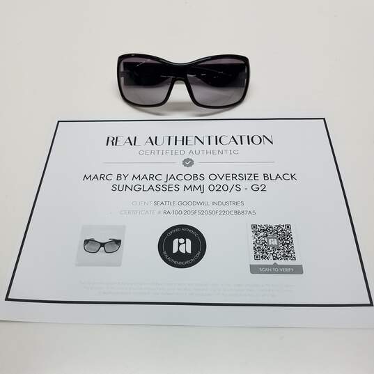 AUTHENTICATED Marc by Marc Jacobs Oversize Black Sunglasses image number 1