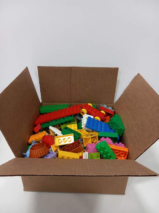 6.5lbs of Assorted Mixed Building Blocks image number 1