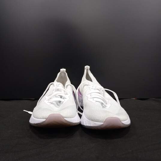 Women's Nike Purple/White Sneakers Size 9 image number 1