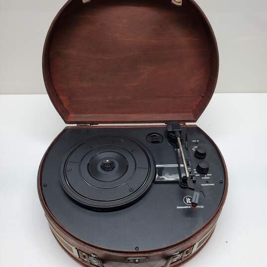 Innovative Technology Small Suitcase Turntable with Bluetooth Model ITVS-1000 image number 2