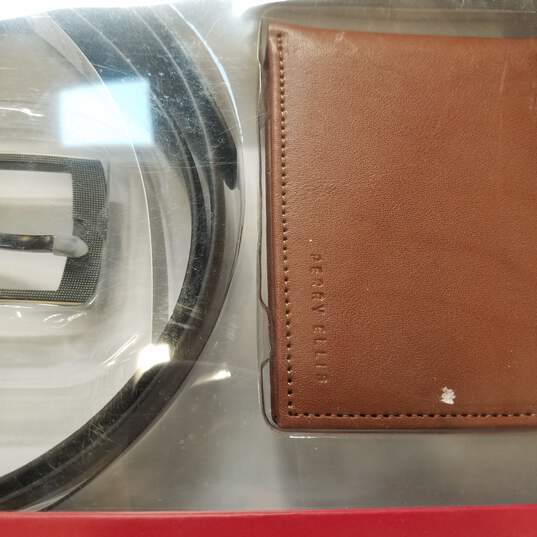 Perry Ellis Reversible belt and Leather Bifold image number 3