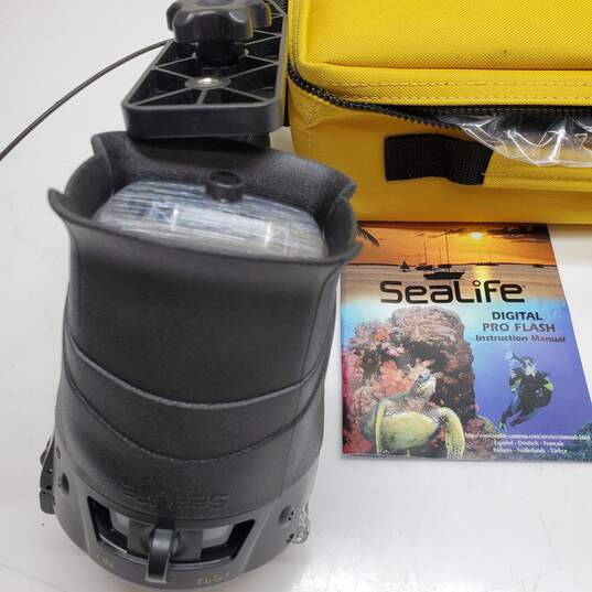SeaLife Digital Pro Flash w/Case For Parts/Repair image number 2