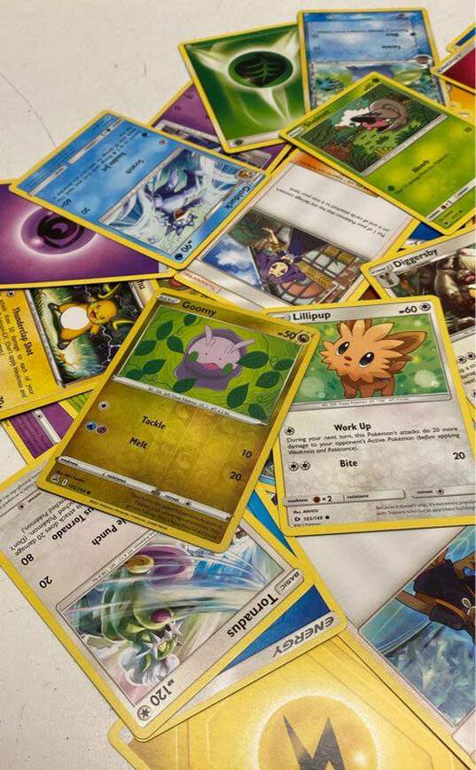 Assorted Pokémon TCG Common, Uncommon and Rare Trading Cards (685 Cards) image number 2