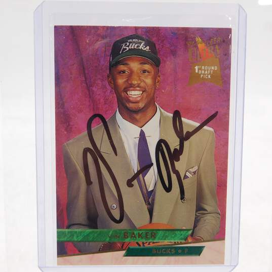 1993-94 Vin Baker Autographed Fleer Ultra Rookie Milwaukee Bucks image number 2
