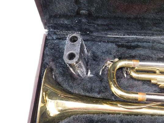 Yamaha Brand YTR-232 Model B Flat Trumpet w/ Case and Mouthpieces image number 10