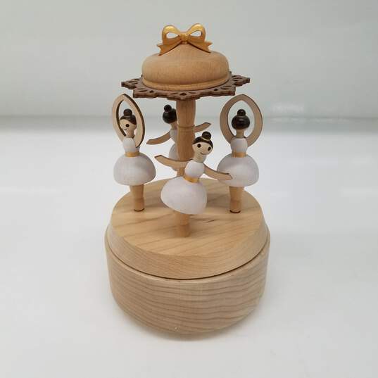 Vintage Wood Ballerina Music Box 6.5 Inches image number 2