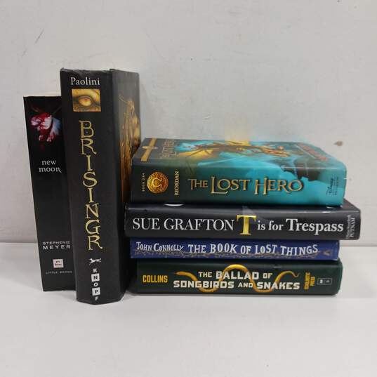 Lot of Assorted Fiction Books image number 1