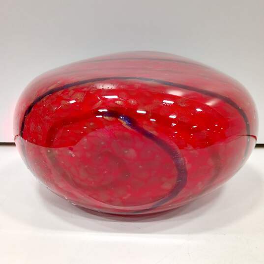 Vintage Heavy Glass Red & Gold Tone Swirled Shimmer Art Vase image number 4
