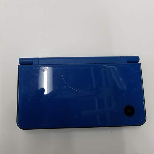Nintendo DSi XL image number 2