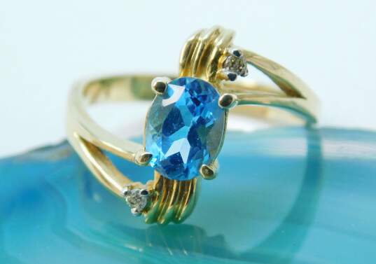 14K Yellow Gold Oval Blue Topaz 0.03 CTTW Diamond Ring 4.0g image number 1