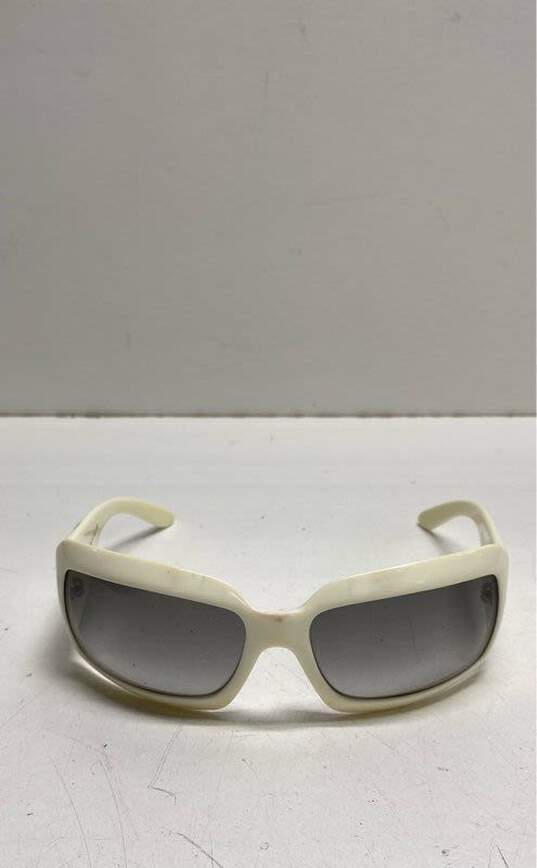 Chanel 5076-H Mother of Pearl Logo Sunglasses Glossy White One Size image number 1