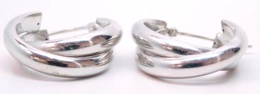 14K White Gold Rounded Interlocking Circles Hoop Earrings 2.8g image number 3