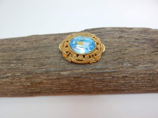 Vintage Miriam Haskell Gold Tone Blue Glass Ornate Scroll Brooch 8.6g image number 1
