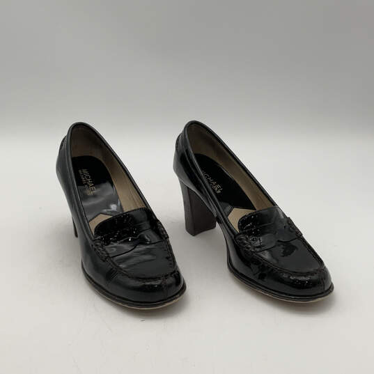 Womens Bayville Black Patent Leather Round Toe Slip-On Pump Heels Size 6 M image number 1
