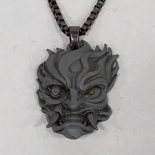 Cyberpunk 2077 Samurai Medallion Necklace In Tin image number 3