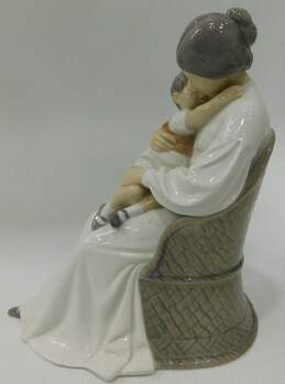 B & G Figurine Mother Love #1552 Sculptor Ingeborg Plockross Irminger FOR BJORN alternative image