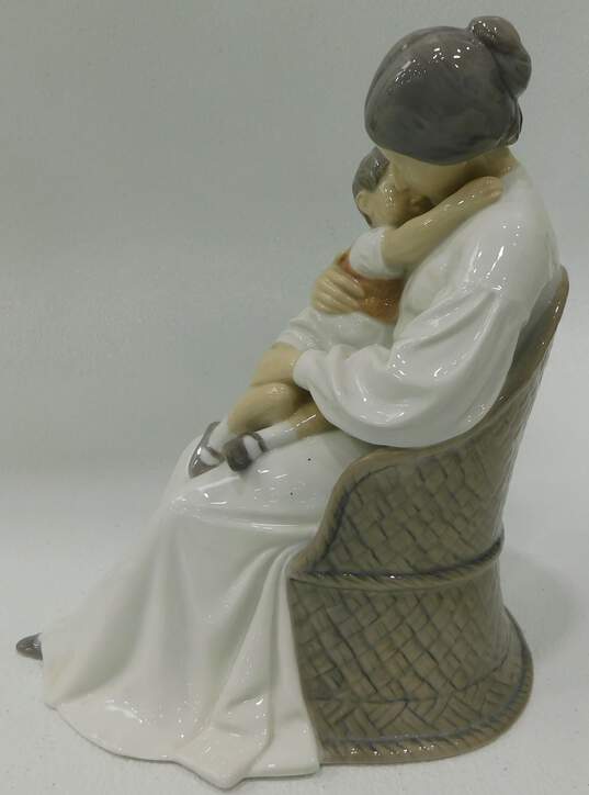 B & G Figurine Mother Love #1552 Sculptor Ingeborg Plockross Irminger FOR BJORN image number 2
