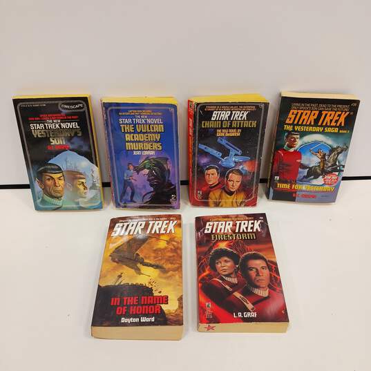 Bundle of 6 Assorted Star Trek Books image number 1
