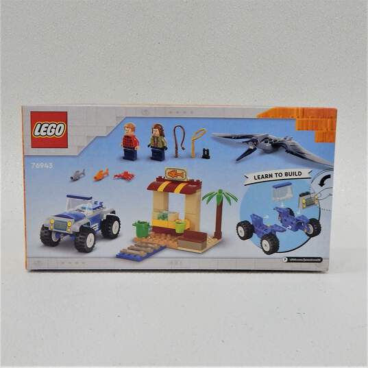 LEGO 76943 Pteranodon Chase and 76945 Atrociraptor Dinosaur: Bike Chase image number 3