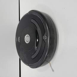 iRobot Roomba w/ Charging Dock alternative image