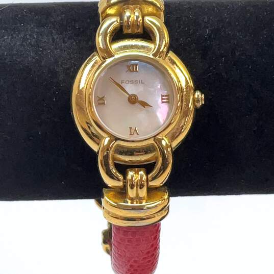 Designer Fossil ES-8686 Gold-Tone Water Resistant Round Quartz Analog Wristwatch image number 2