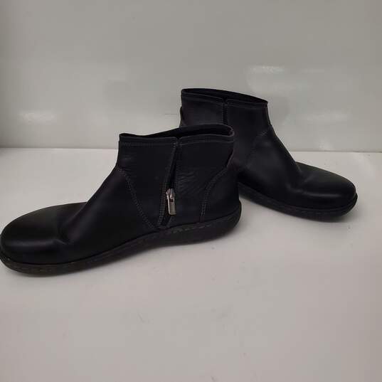 Birkenstock's WM's Black Leather Booties Size 33/8 US image number 3