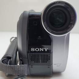 Sony 20x Optical Zoom 800x Digital Zoom DCR-HC28 Camcorder w/Cord For Parts/Repair alternative image