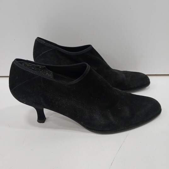 Ladies Black Suede Heels Size 8 image number 3