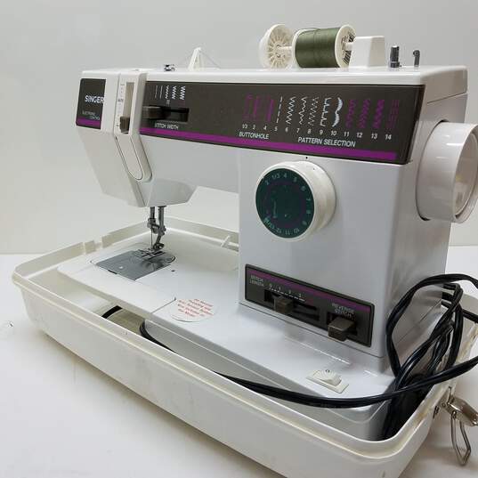 Singer Model 9420 Sewing Machine with Carrier image number 3