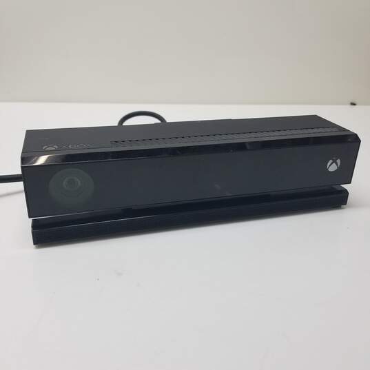 Xbox One Model 1540 500 GB CONSOLE w Kinect Motion Sensor and Power Chord  For P & R image number 3