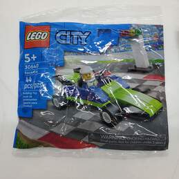 Lot of 4 LEGO City and Classic Car Mini Packs alternative image