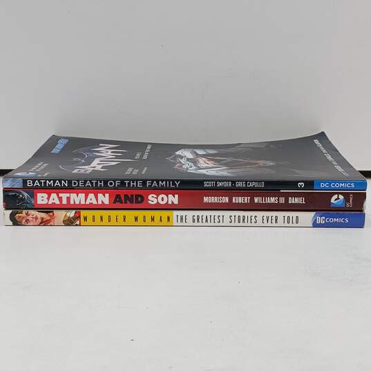 3pc Set of Softcover DC Comics Graphic Novels image number 3