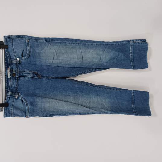 Women's 515 Blue Denim Capri Pants Size 8 image number 1