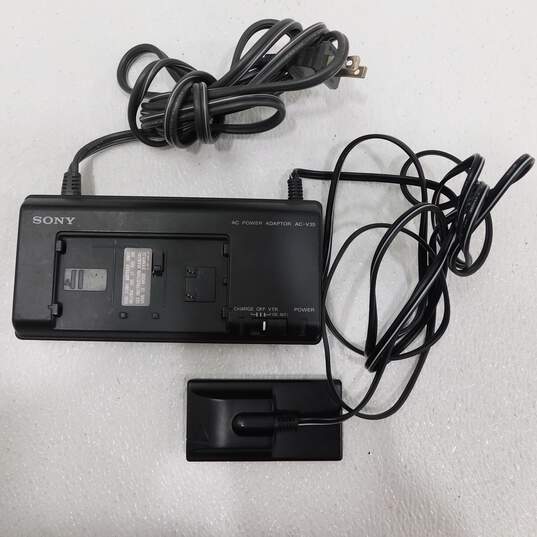 Sony Hi-8 CCD-TR9 Camcorder W/ Batteries Charger & Case image number 8