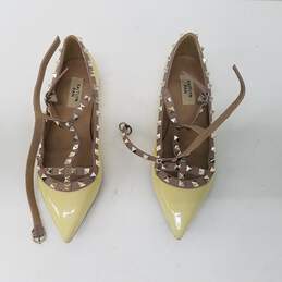 Kaitlyn Pan Women's US Size 7 1/2 Yellow Spiked Flats alternative image