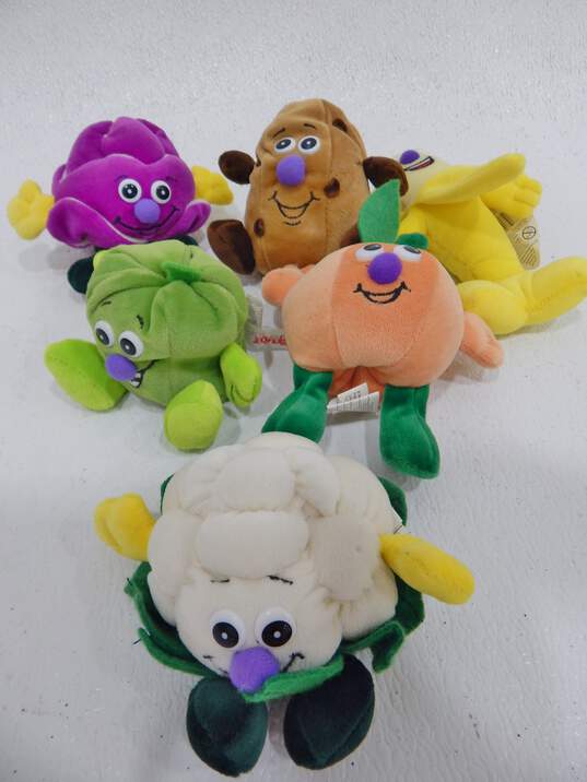 VTG 1996 Toy Box Creations Veggie Friends & Fruit Seedies Plush Toys Set of 6 image number 4