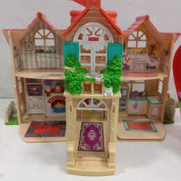 Lot of Assorted Brands of Doll Houses Includes Mattel and Strawberry Shortcake alternative image