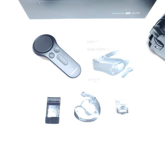 Samsung Gear VR with Controller image number 2