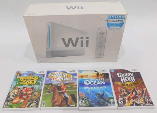 Nintendo Wii CIB with 4 Games image number 1