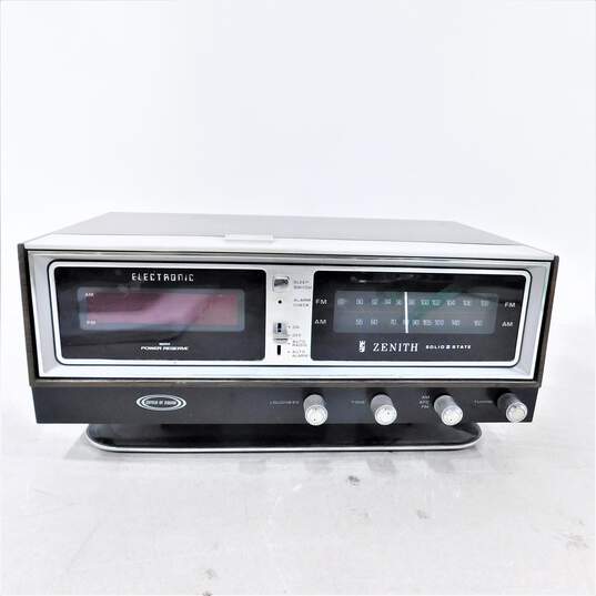 Vintage Zenith H472W Circle Of Sound Solid State AM/FM Radio Alarm Clock image number 1