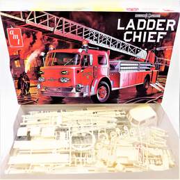 AMT American LaFrance Ladder Chief Fire Engine 1/25 Scale Model Kit
