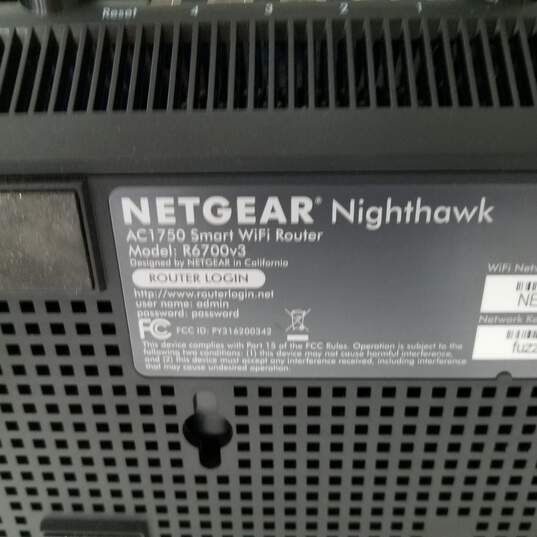 Netgear Nighthawk AC1750 Smart WiFi Router Powers On image number 5
