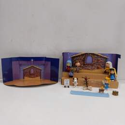Peanuts 9 piece Mini Figure Set Nativity Christmas Play w/ Fold Out Stage-IOB alternative image